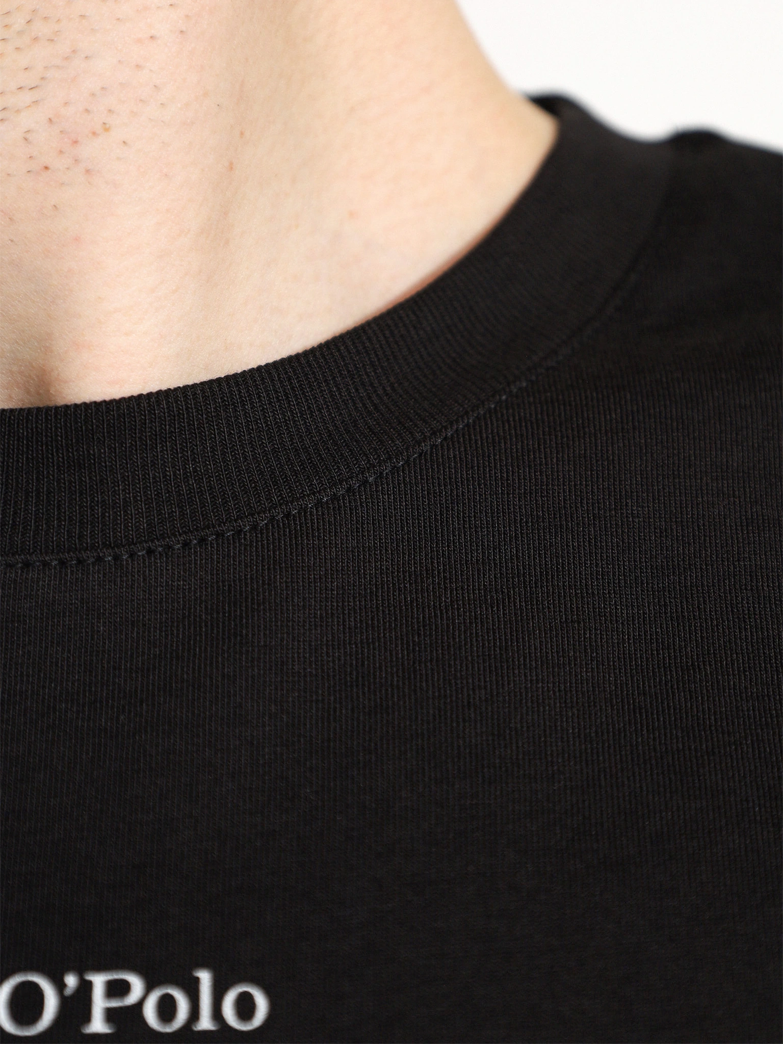 Футболка черного цвета из хлопка